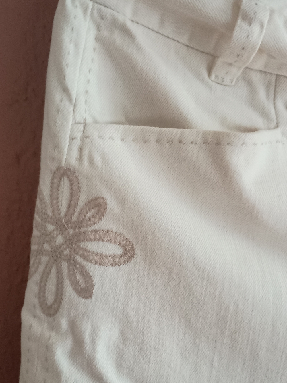 Talbots White Straight-Leg Pants with Floral Embroidery